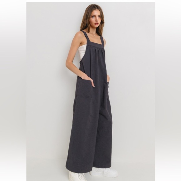 03 Fabulous Textured Wide-Leg Jumpsuit - Picture 3 of 6